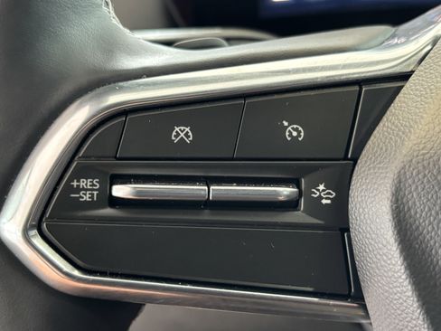 Used 2025 Chevrolet Equinox EV LT w/ Convenience Package II FWD image 11