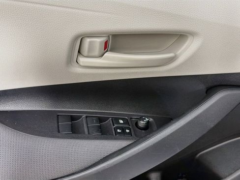 Used 2024 Toyota Corolla LE w/ LE Convenience Package FWD image 23