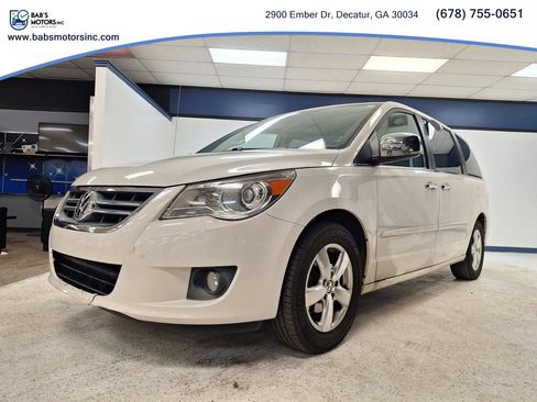 Used 2011 Volkswagen Routan SEL Premium FWD image 40