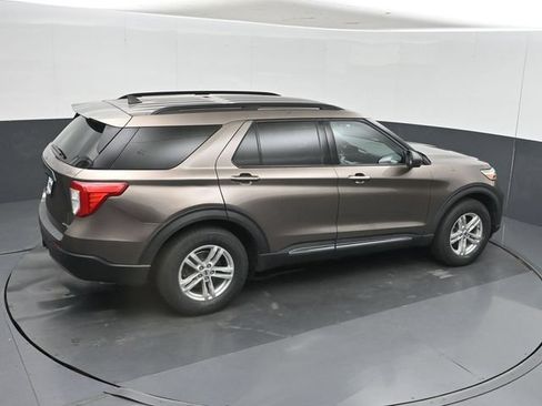 Used 2021 Ford Explorer XLT w/ Equipment Group 202A AWD/4WD image 39