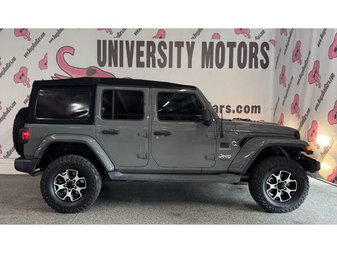 Used 2018 Jeep Wrangler Unlimited Sahara AWD/4WD image 9