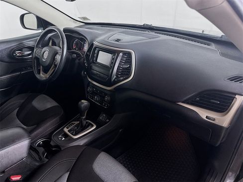 Used 2014 Jeep Cherokee Latitude w/ Comfort/Convenience Group image 31