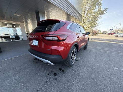 New 2025 Ford Escape SE w/ Class II Trailer Tow Package image 6
