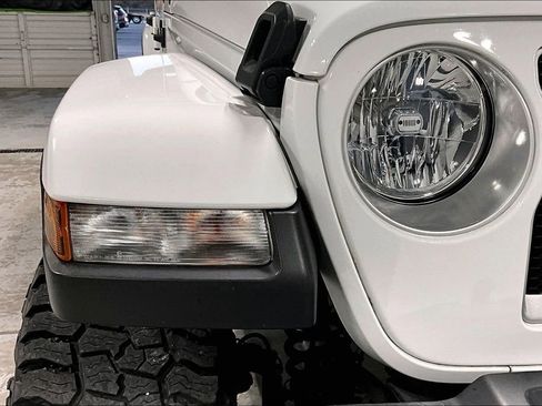 Used 2023 Jeep Wrangler Sahara w/ Cold Weather Group image 38