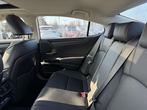 Used 2025 Lexus ES 350 Premium image 18