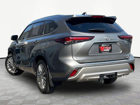 Used 2026 Toyota Highlander Platinum AWD/4WD image 4
