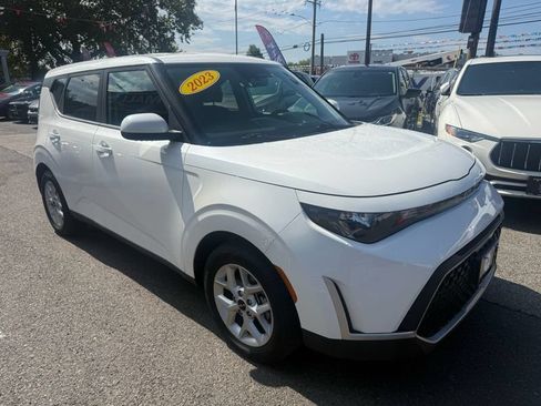 Used 2023 Kia Soul LX w/ LX Technology Package FWD image 7