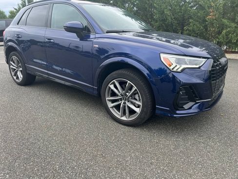 Used 2023 Audi Q3 2.0T Premium w/ Black Optic Sport Package AWD/4WD image 3