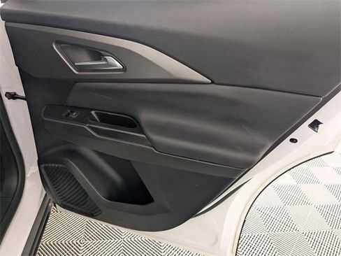 Certified 2025 Chevrolet Equinox EV LT image 31