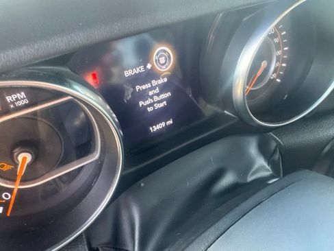 Used 2022 Jeep Gladiator Overland AWD/4WD image 11