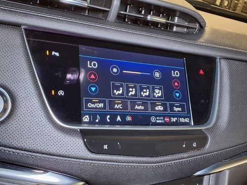 Certified 2024 Cadillac XT5 Premium Luxury AWD/4WD image 4