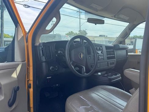 Used 2016 Chevrolet Express 3500 RWD image 16
