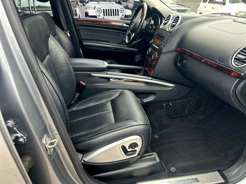 Used 2011 Mercedes-Benz GL 550 4MATIC image 18