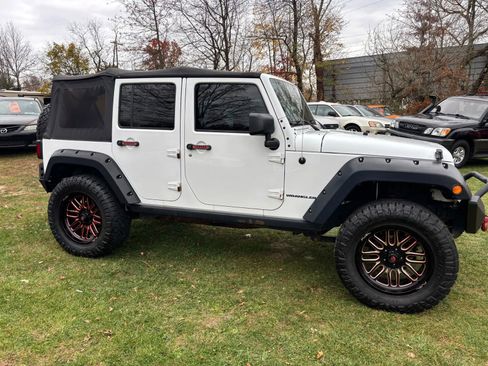 Used 2016 Jeep Wrangler Unlimited Sahara image 3