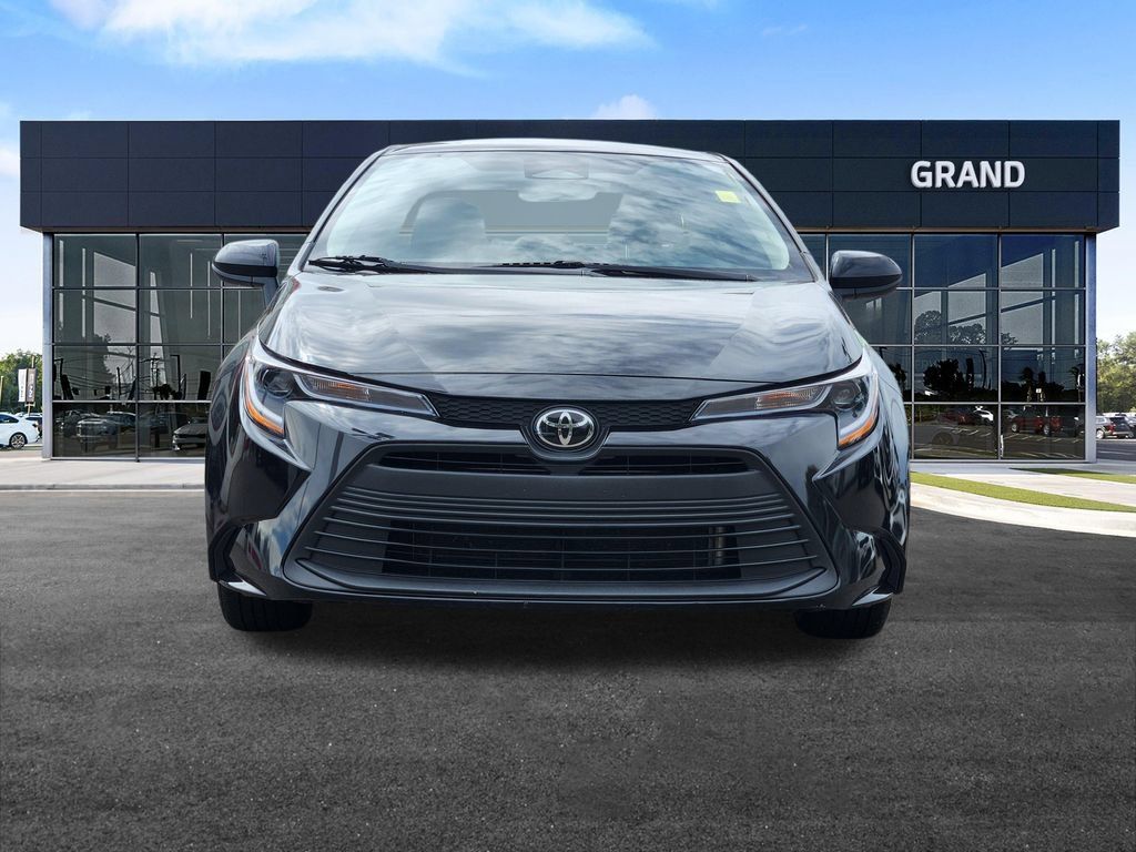 Used 2024 Toyota Corolla LE FWD image 3