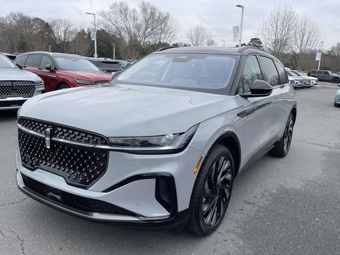 New 2026 Lincoln Nautilus Reserve image 3