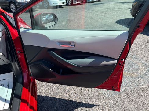 Used 2020 Toyota Corolla LE FWD image 30