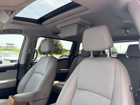 Used 2023 Honda Odyssey Touring image 11