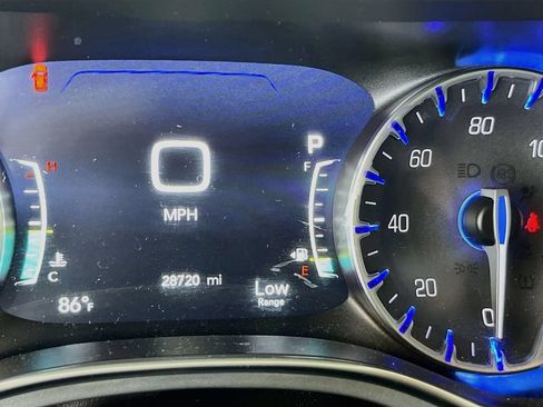 Used 2026 Chrysler Pacifica Limited FWD image 12