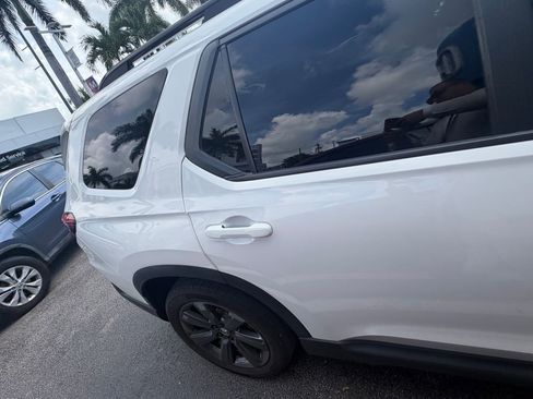 Used 2023 Honda Pilot Sport image 6