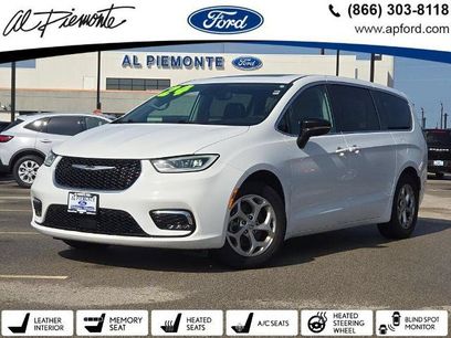 Used 2024 Chrysler Pacifica Limited