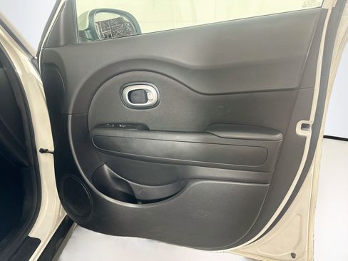 Used 2018 Kia Soul FWD image 28