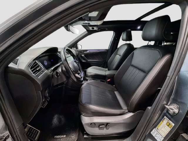 Used 2022 Volkswagen Tiguan SE R-Line FWD image 17