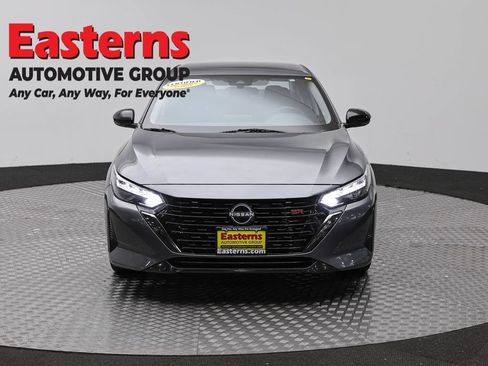Used 2025 Nissan Sentra SR FWD image 2