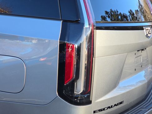 Used 2024 Cadillac Escalade Sport w/ LPO, ONYX Package image 36