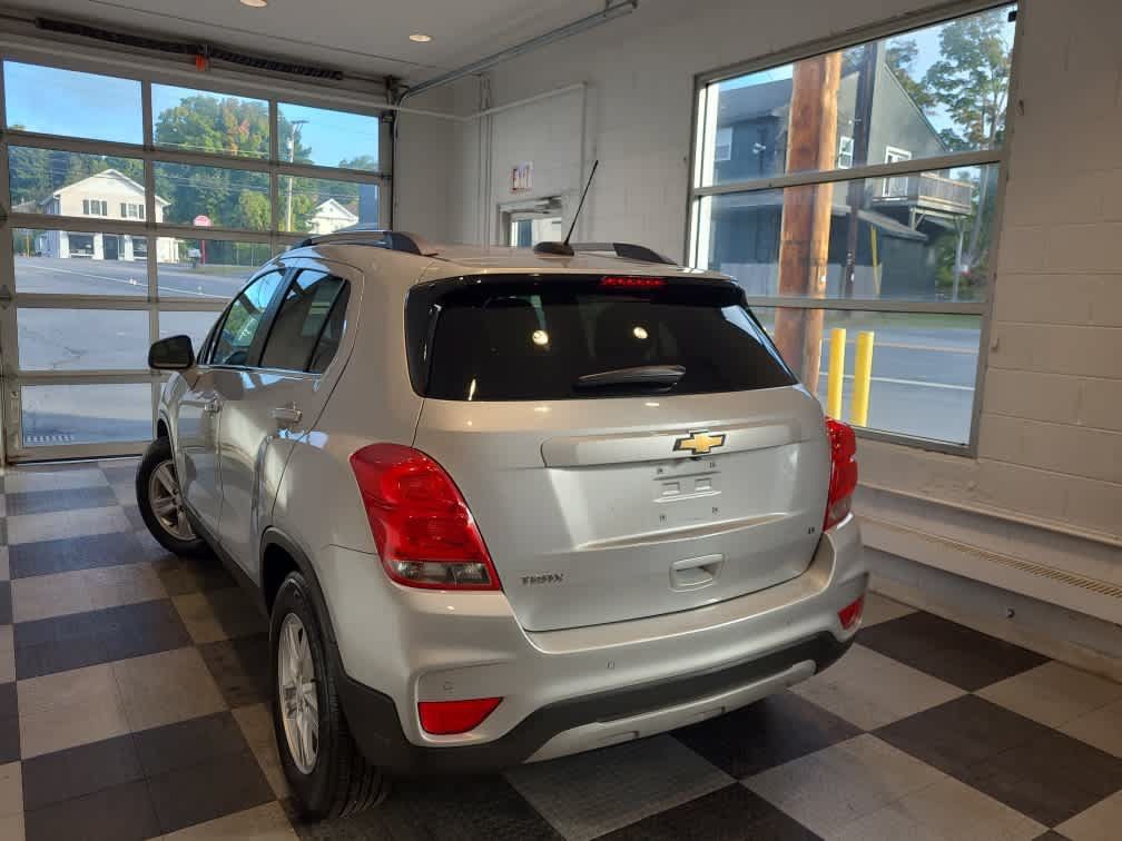 Used 2020 Chevrolet Trax LT w/ Driver Confidence Package FWD image 3