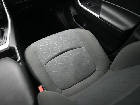 Used 2022 Toyota RAV4 XLE AWD/4WD image 10