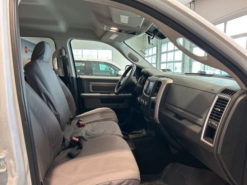 Used 2018 RAM 1500 Classic SLT AWD/4WD image 16