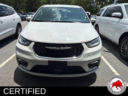 Used 2023 Chrysler Pacifica Touring-L FWD image 3