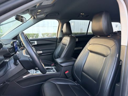 Used 2023 Ford Explorer XLT w/ Equipment Group 202A image 9