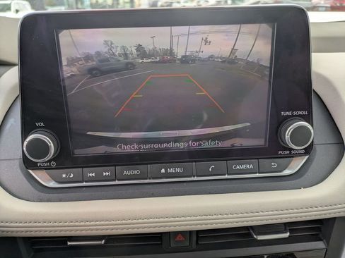 Used 2023 Nissan Rogue SV image 17