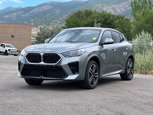 Used 2025 BMW X2 xDrive28i AWD/4WD image 3