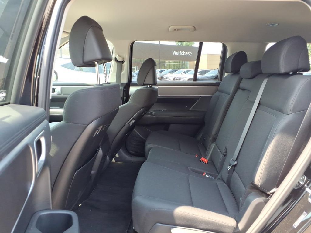 Used 2026 Hyundai Santa Fe SE FWD image 11