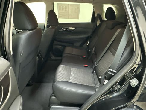 Certified 2019 Nissan Rogue SV image 17