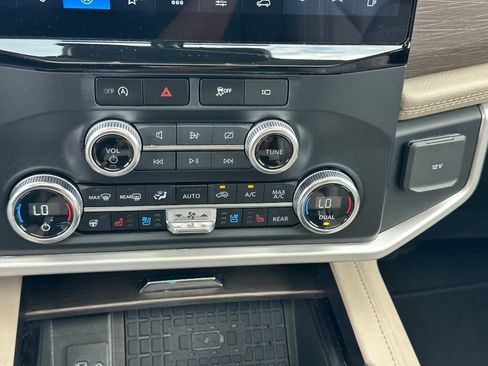 Used 2023 Ford Expedition Limited AWD/4WD image 32