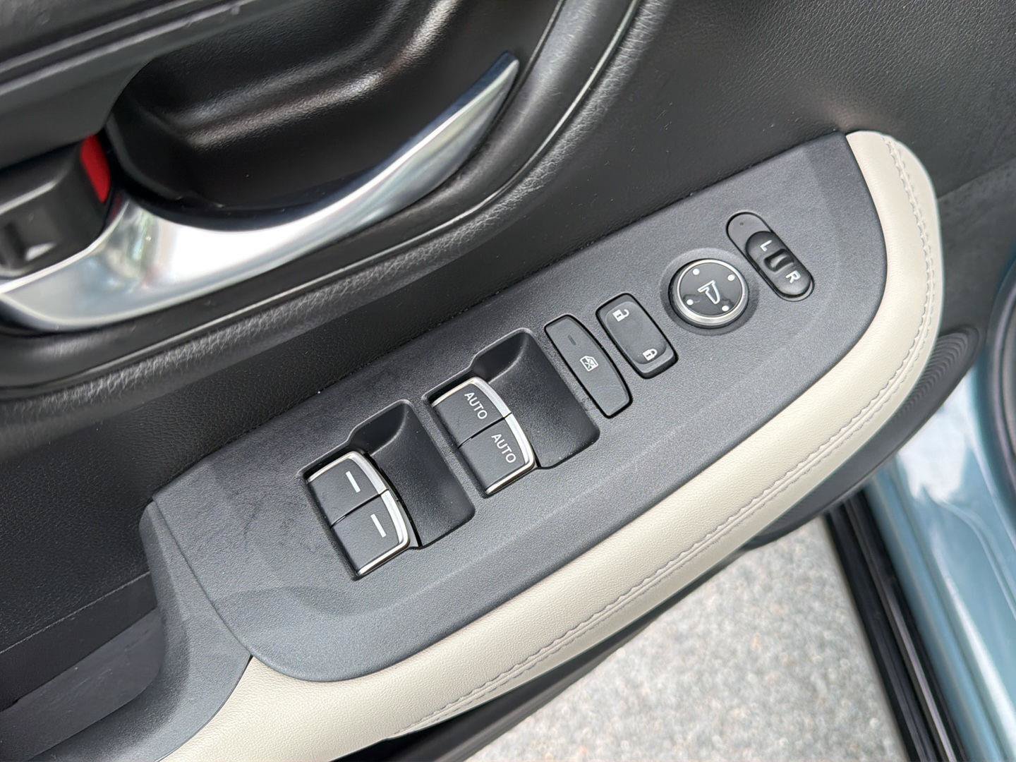 Used 2024 Honda HR-V EX-L image 33