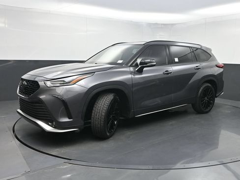 Used 2023 Toyota Highlander XSE FWD image 23