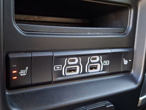 Used 2021 RAM 1500 Laramie AWD/4WD image 11