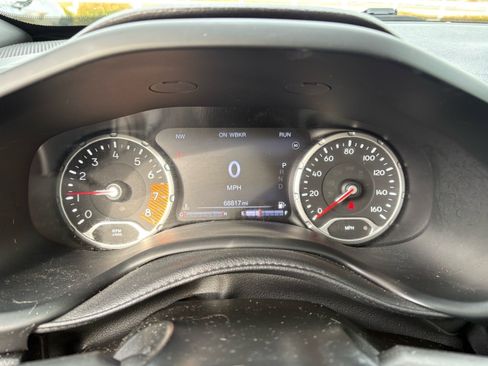 Used 2021 Jeep Renegade Latitude image 18
