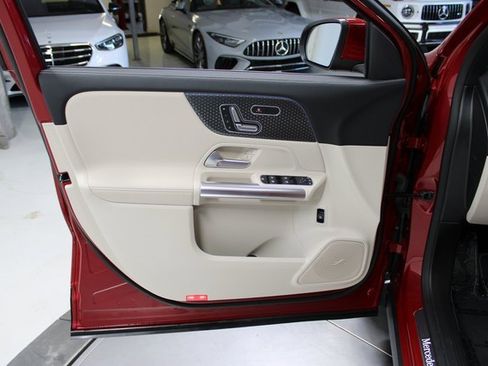 Used 2024 Mercedes-Benz GLA 250 w/ Exclusive Package image 40