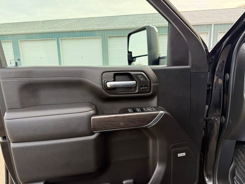 Used 2022 Chevrolet Silverado 2500 LTZ w/ LTZ Plus Package image 18