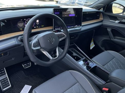 New 2026 Volkswagen Tiguan SEL R-Line AWD/4WD image 11