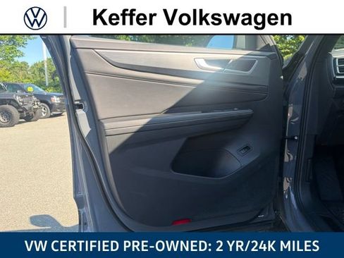 Used 2024 Volkswagen Atlas Cross Sport SE FWD image 15