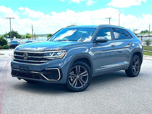 Used 2021 Volkswagen Atlas Cross Sport SE FWD image 2