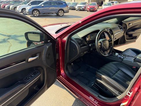 Used 2019 Chrysler 300 S w/ 300S Premium Group RWD image 10