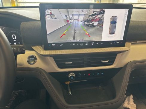 Used 2025 Ford Explorer Active image 4